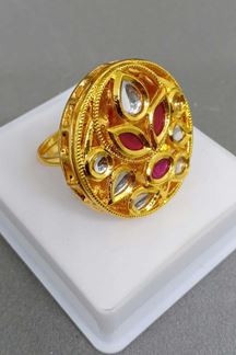 Picture of Classic red stone worked finger ring