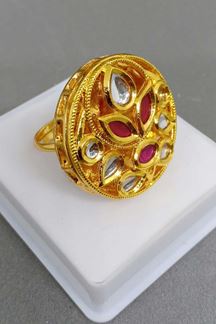 Picture of Classic red stone worked finger ring