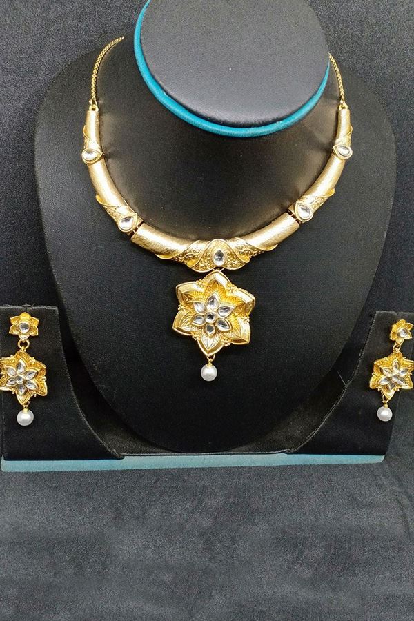 Picture of Classic gold plated designer necklace set