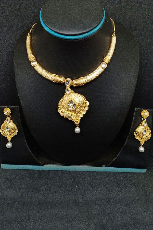 Picture of Fetching gold plated designer necklace set