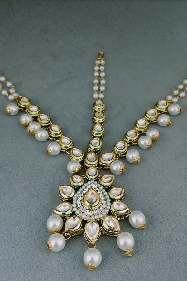 Picture of Arresting Bridal Maang Tikka with Pearls and Diamonds