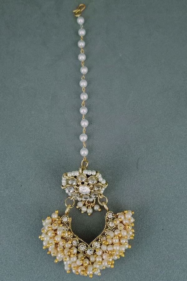 Picture of Kundan  Borla Tikka With Pearls Work