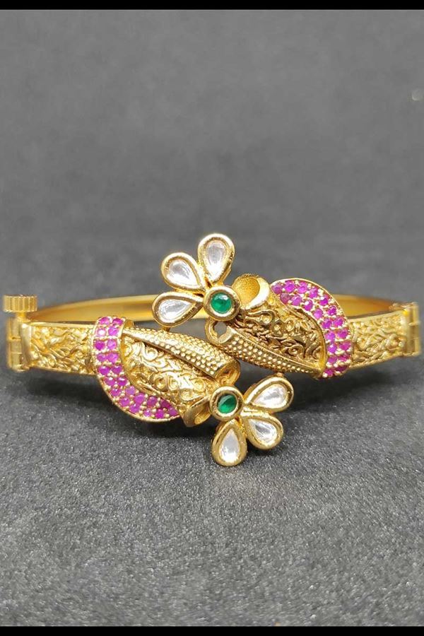 Picture of Half Floral Adjustable Bracelet In Pink & Green Stones