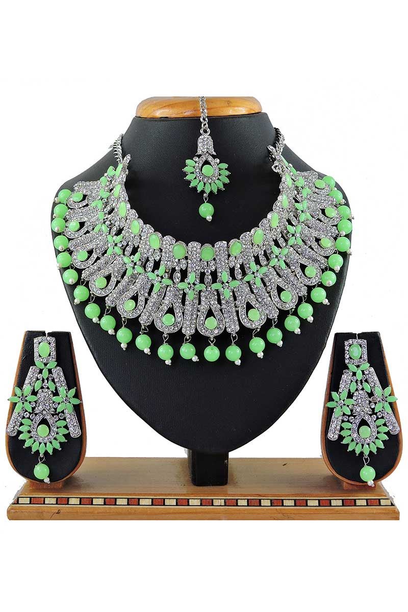 Green color pearl necklace on sale