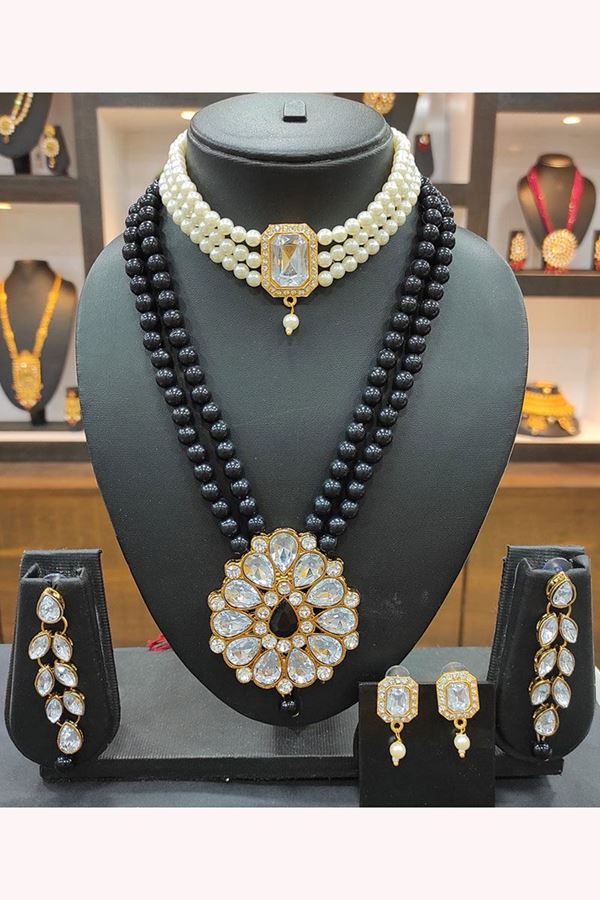 Picture of Appealing Black Colored Imitation Jewellery Necklace Set