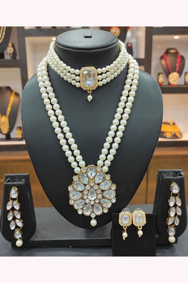 Picture of Beautiful White Colored Imitation Jewellery Necklace Set