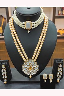 Picture of Charming Gold Colored Imitation Jewellery Necklace Set