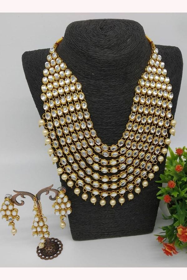 Picture of Appealing Silver and White Colored Imitation Jewellery Necklace Set
