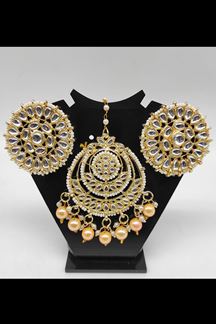Picture of Fascinating Gold Colored Party wear Imitation Jewellery