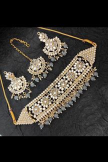 Picture of Dazzling Grey Colored Premium Choker with a pair of Earrings and Mangtikka