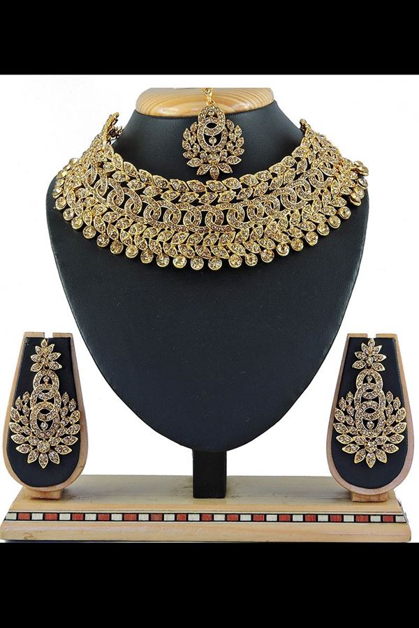 Picture of Divine Gold Colored Premium Choker with a pair of Earring