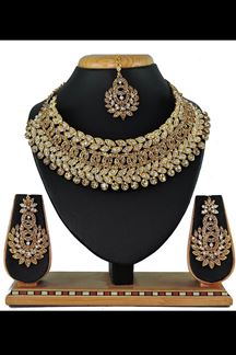 Picture of Astounding Gold Colored Premium Choker with a pair of Earring