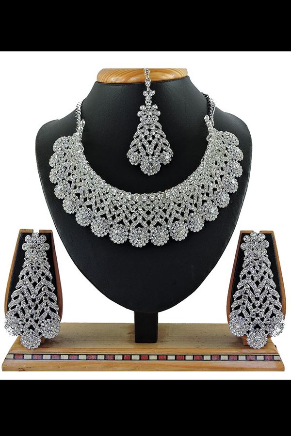 Attractive White Colored Imitation Jewellery Necklace Set