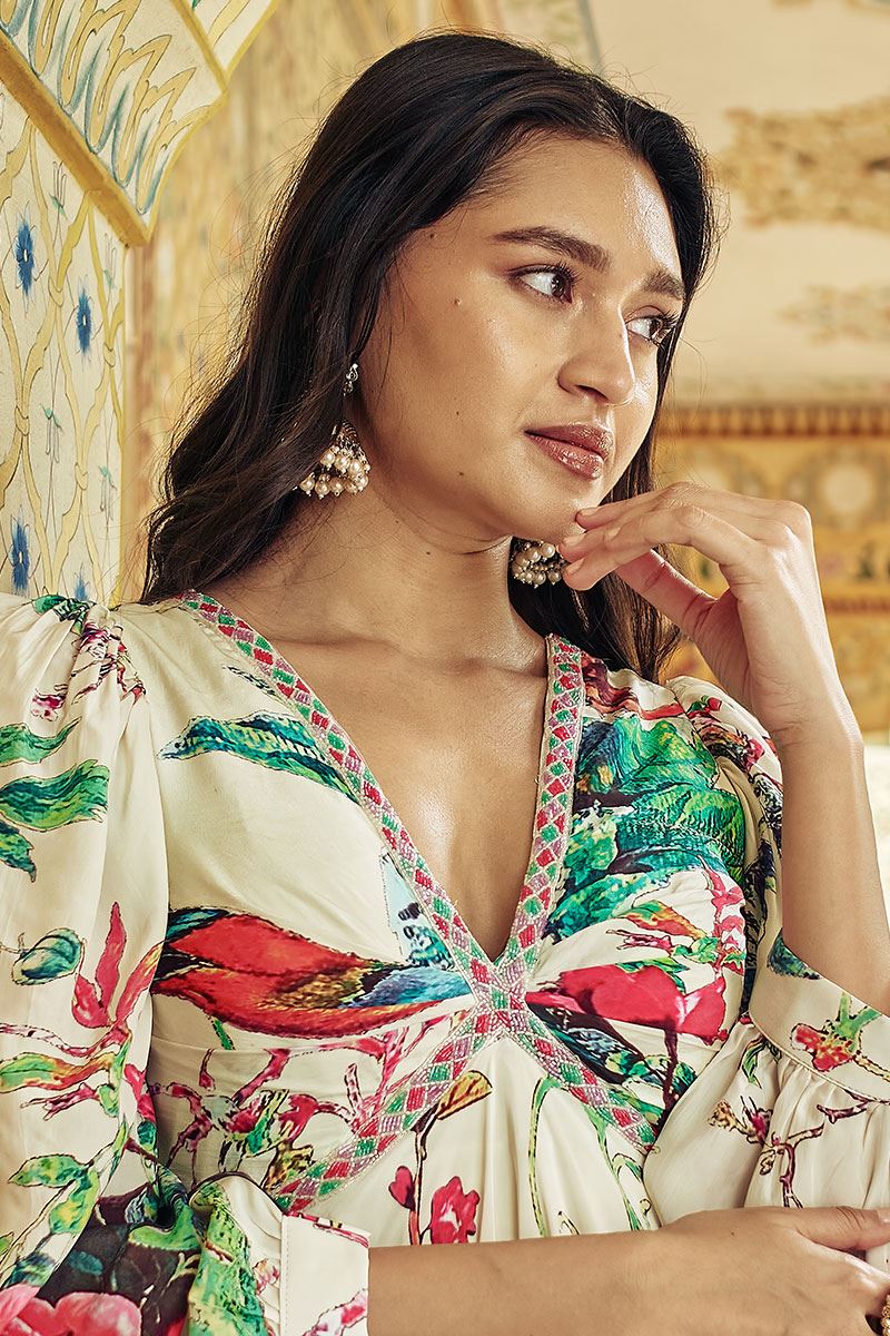 2022's Fashionable Indo-Western Gowns Are Every Bride-To-Be's Dream - To  Near Me