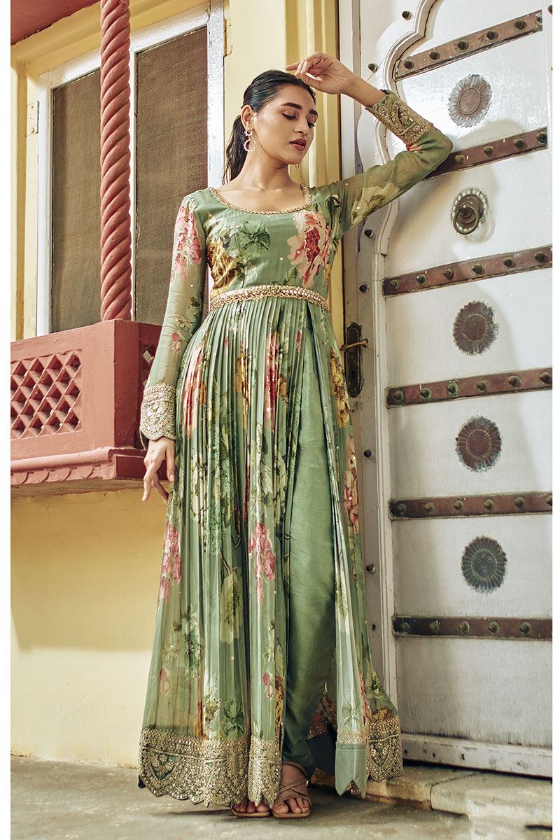 Women's Green Floral Print V-Neck Gown Dress - Aks | Gowns dresses, Western  wear dresses, Casual frocks