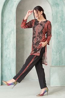 Picture of Captivating Designer Kurti for Hangout, Sangeet, and Parties
