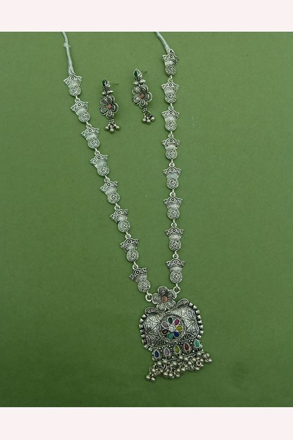 Picture of  Aesthetic Silver Designer Necklace Set for Festivals, Sangeet, and Parties
